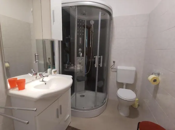 Divaca, Srebrna Апартаменты *