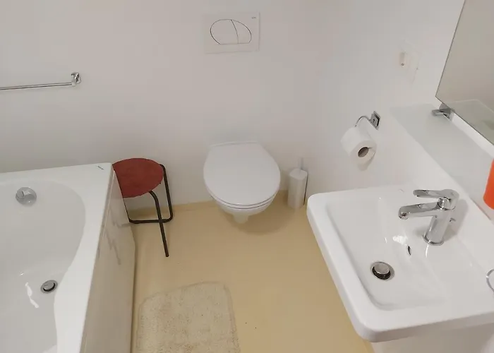 Divaca, Srebrna アパート *